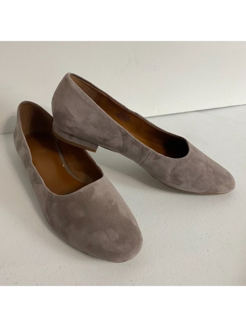 H by Halston Ladies Shoes Tan‎ Taupe Suede Pumps Low Heels Business Size 9.5 US